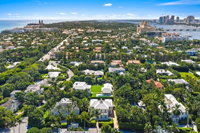 Building Photo - 210 Emerald Ln