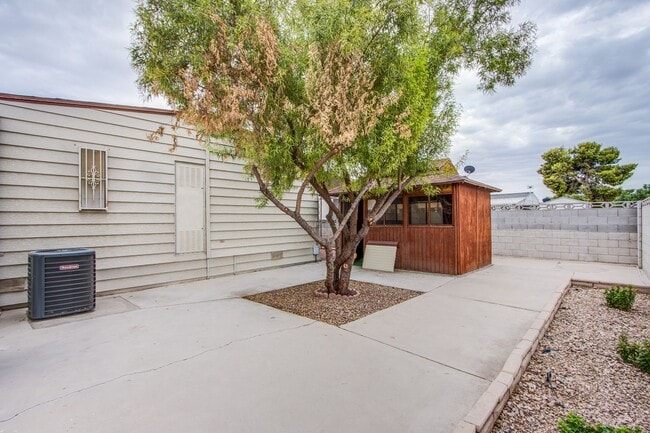 Building Photo - 55+ community 2 bed 2 bath