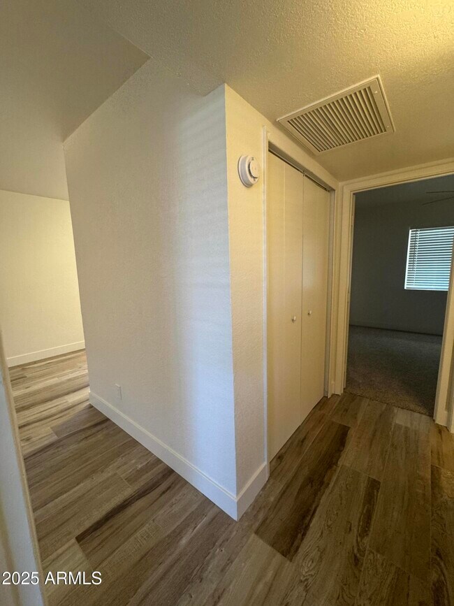 Building Photo - 738 W Pepper Pl