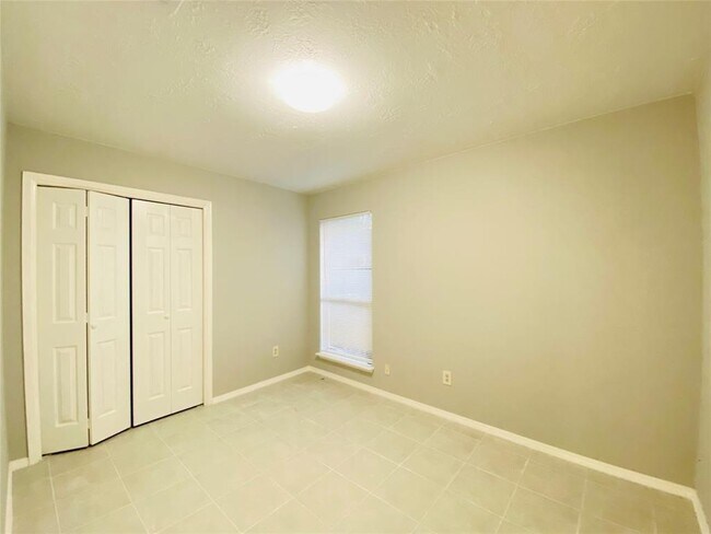 Building Photo - 5104 Beaverhill Dr