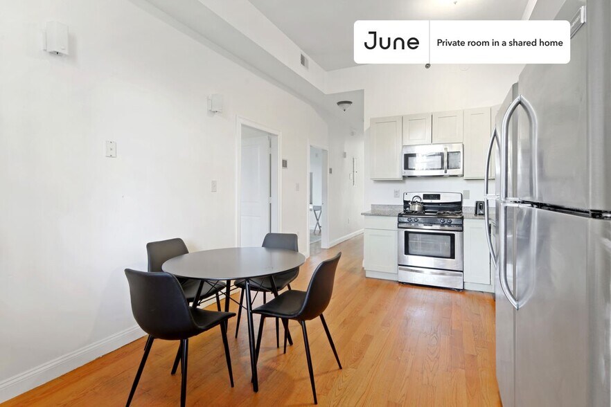 Building Photo - Room in Shared 4 bed/2 bath home in Roxbury
