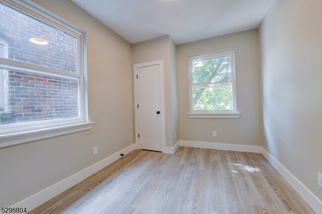 Building Photo - 477 S 20th St