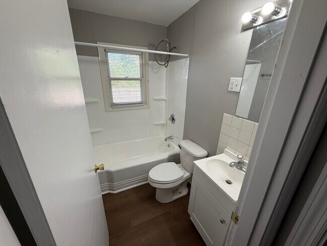 Building Photo - 2111 Old Paris Rd