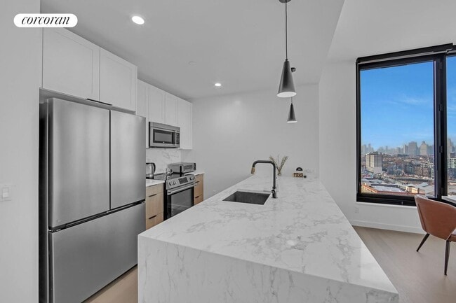 Building Photo - 380 4th Ave