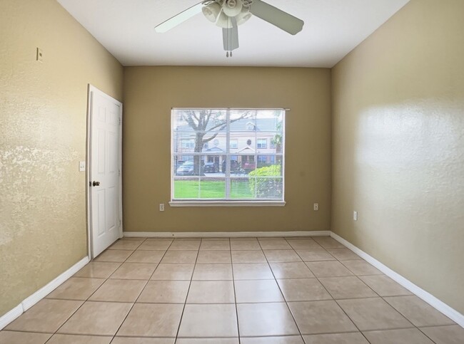 Building Photo - 2/2 Upgraded Spacious Condo in Park Central, Millenia area