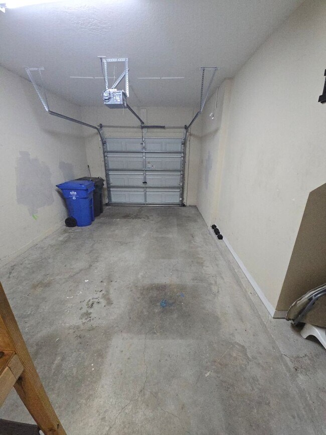 Building Photo - Modern 3 Bedroom 2.5 Bath in Gibsonton (**...