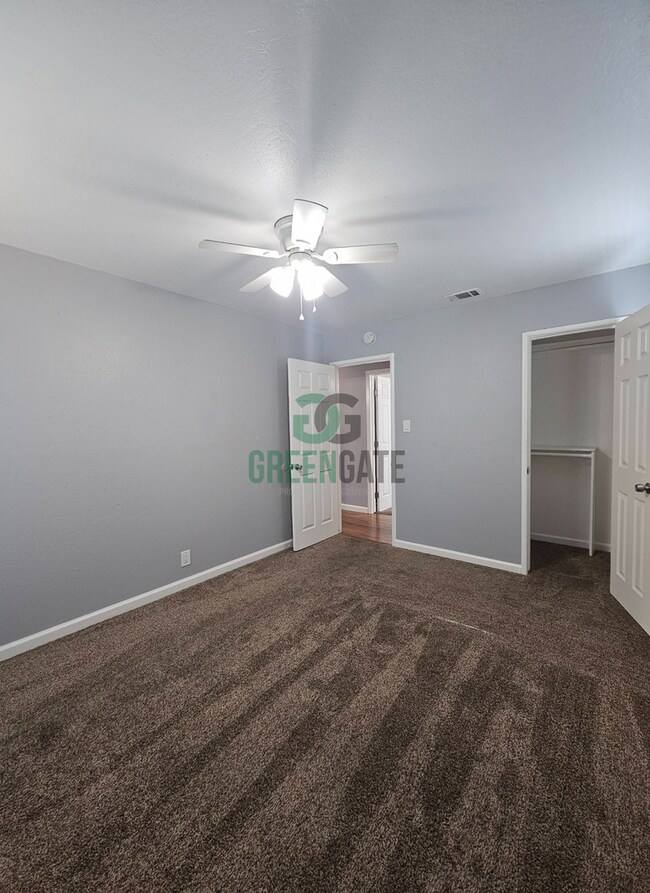 Building Photo - NOW AVAILABLE! 3 Bedroom, 1 Bathroom Home ...