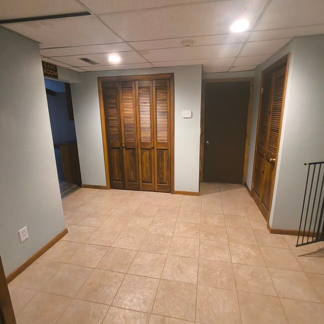 Building Photo - 910 Ranch Rd