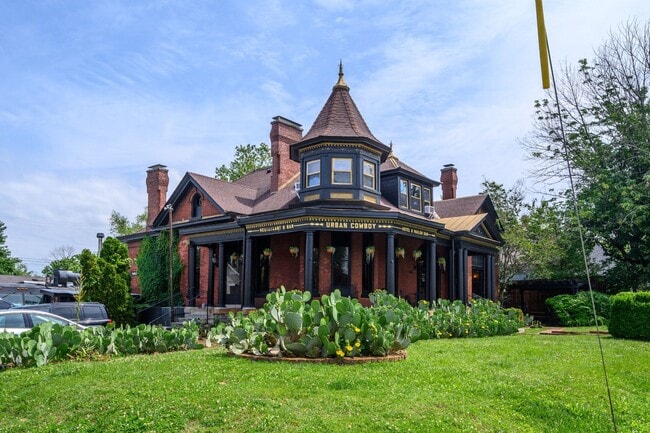 Building Photo - **REMODELED EAST NASHVILLE BUNGALOW IN HIG...