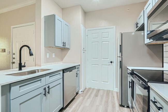 A1 Renovated - 1 Bed 1 Bath - Rise Creekside