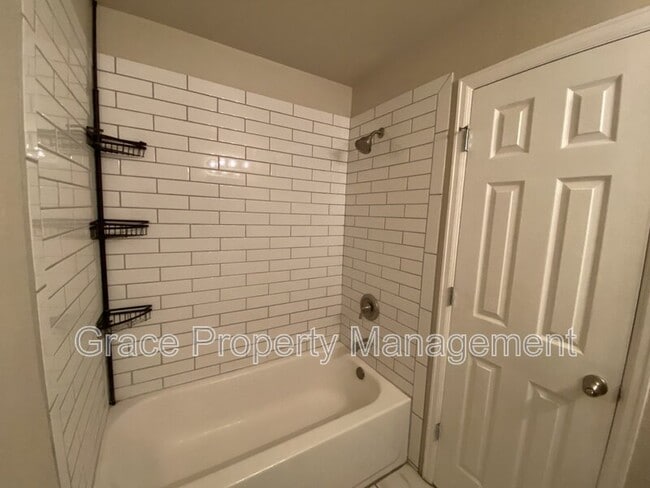 Building Photo - 3257 Milwaukee St