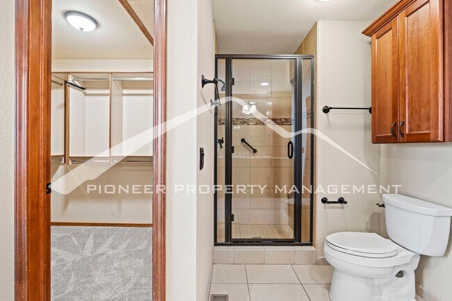 Building Photo - 5 bed/3 bath Main-Level Living with Design...