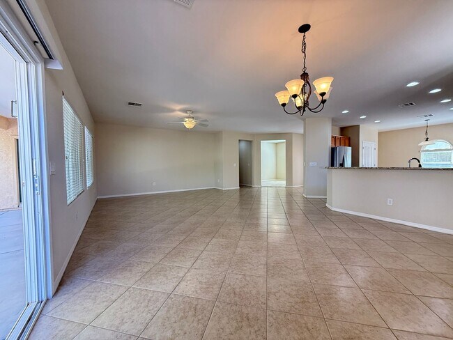 Building Photo - 2240 Shadow Canyon Dr