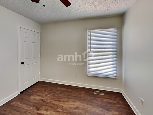 Building Photo - 5232 Dietrich Ave