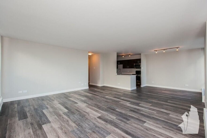 Building Photo - 5600 N Sheridan Rd