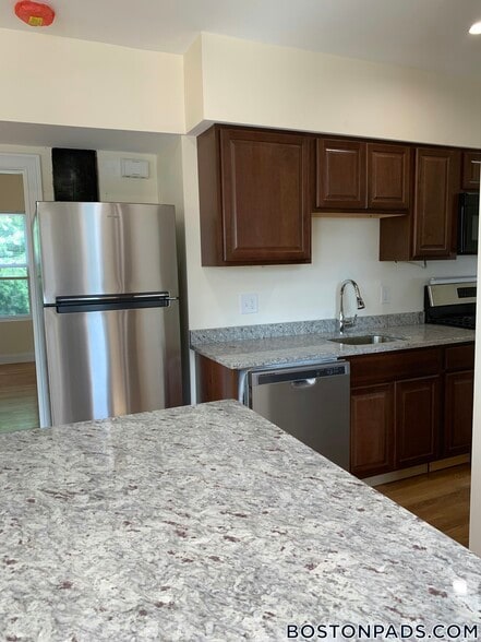 Building Photo - 28R Cherry St