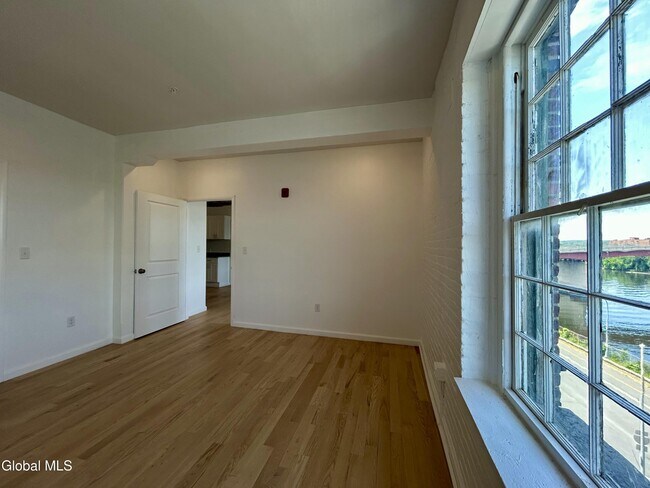 Building Photo - 155 River St