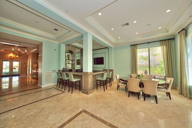 Building Photo - 630 S Sapodilla Ave