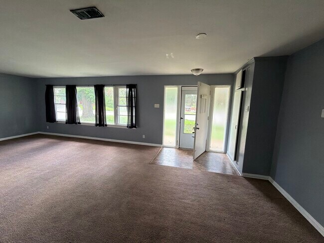 Building Photo - 10000 Knollcrest Ct