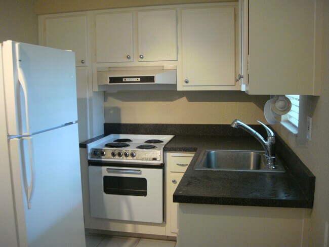 Building Photo - 491 W Camino Real
