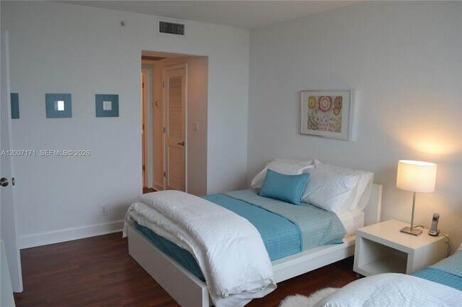 Building Photo - 401 69th St