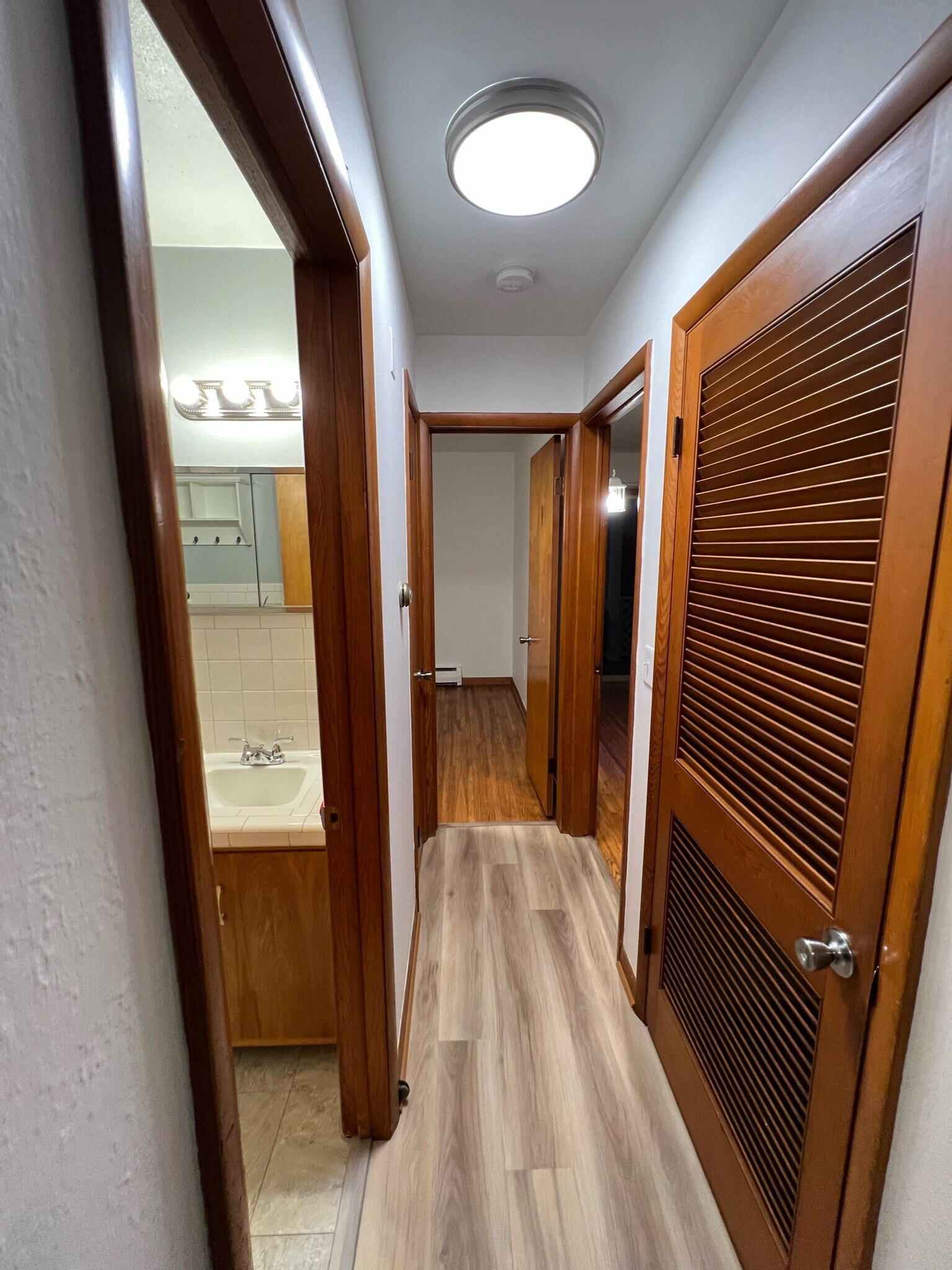 Building Photo - 5749 E Rowland Rd