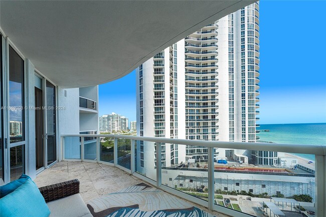 Building Photo - 15901 Collins Ave