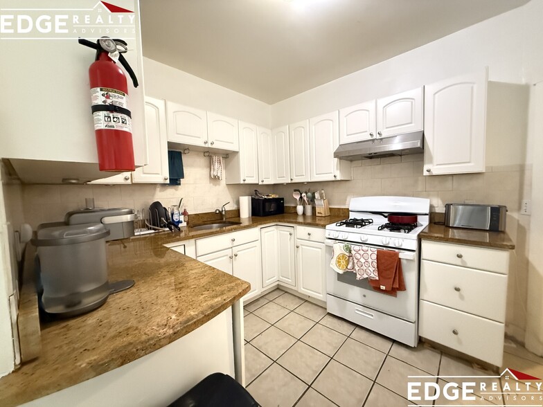 Building Photo - 318 Saint Paul St