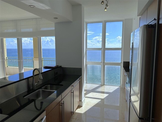Building Photo - 2080 S Ocean Dr