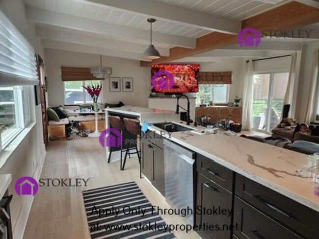 Building Photo - 4311 Fairway Dr