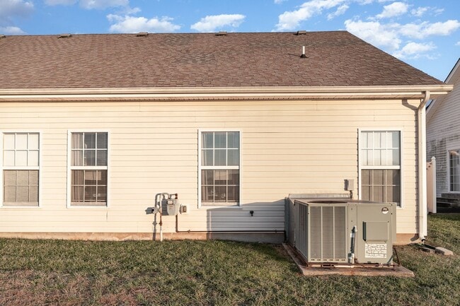 Building Photo - Stylish Furnished 2BR Retreat w/ Garage | ...