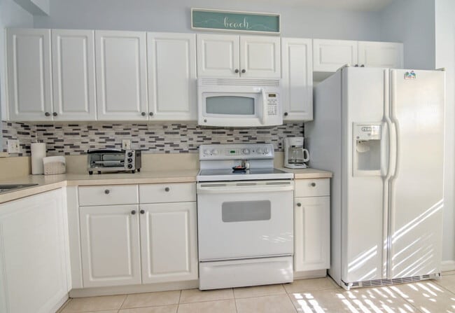 Building Photo - 9187 Celeste Dr