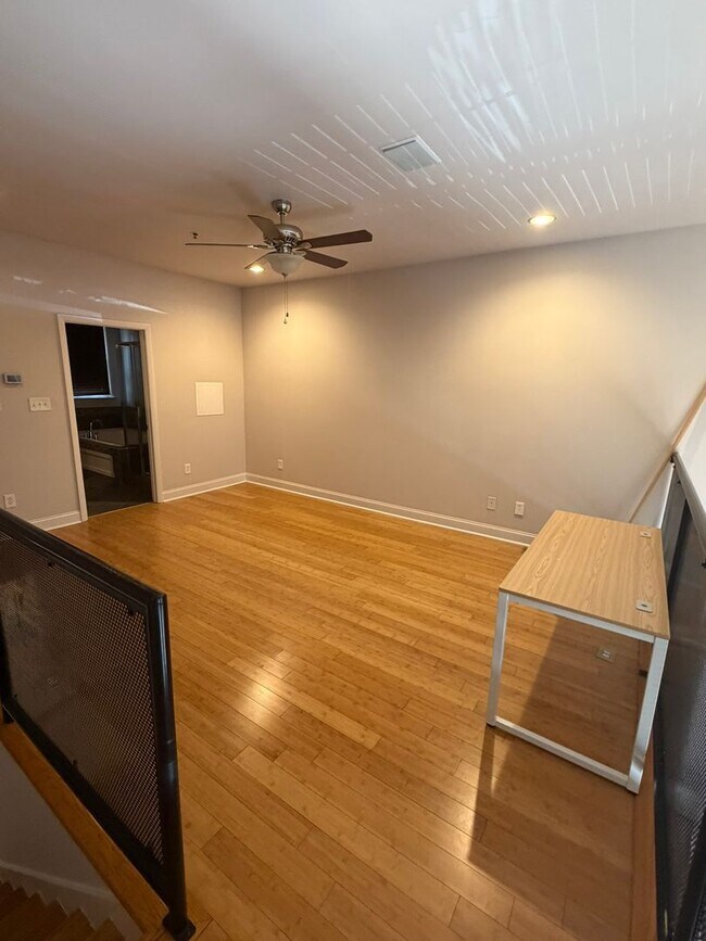 Building Photo - Urban Lofts Avaliable Now