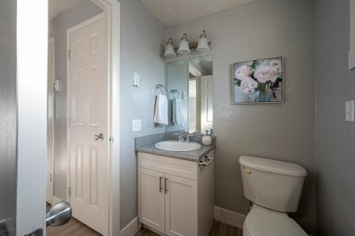 Morton Meadows Bathroom (1).jpg - Morton Meadows Apartments