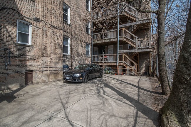 Building Photo - 6721 N Lakewood Ave