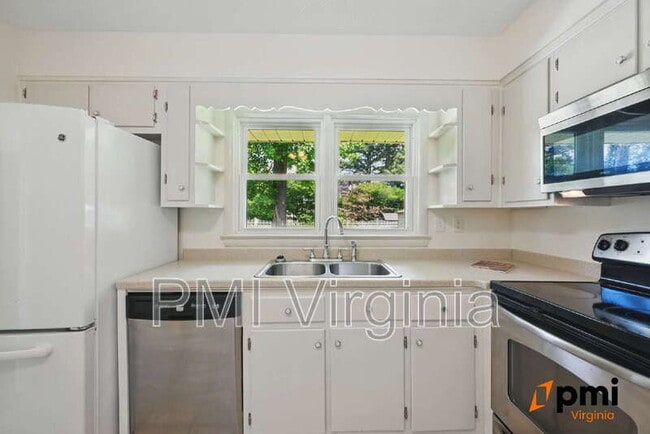 Building Photo - 812 Jasmine Ave