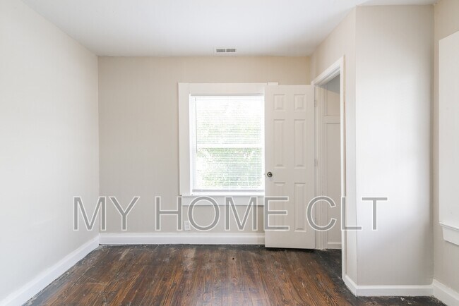 Building Photo - 1017 Holland Ave