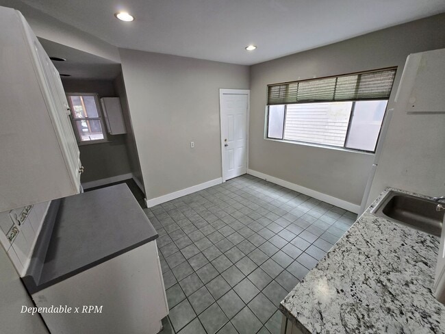 Building Photo - 6 Althea St