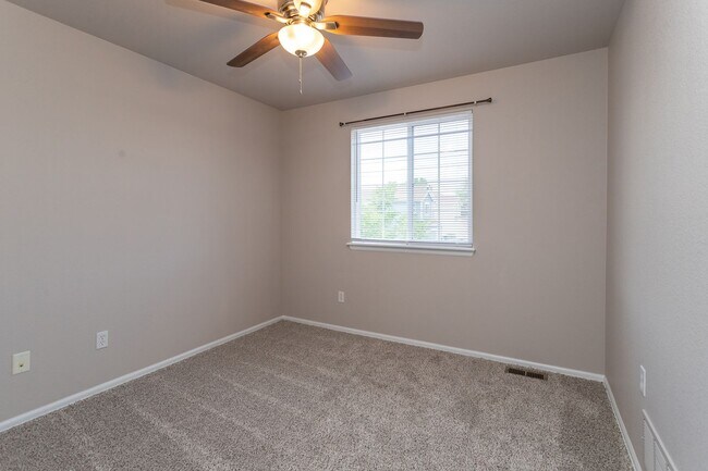 Building Photo - Beautiful 4-bedroom 3-bath located in Stetson Hills!