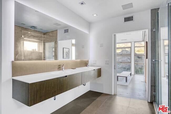 Building Photo - 1929 N Curson Ave