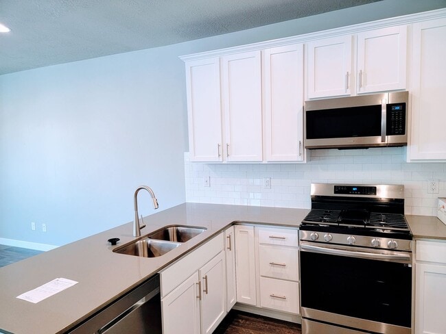 Building Photo - Gorgeous Townhome!!!