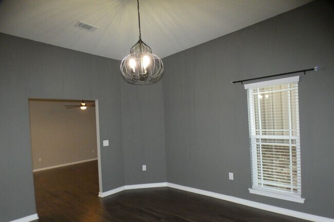 Building Photo - 3-Bedroom Home - The Woodlands