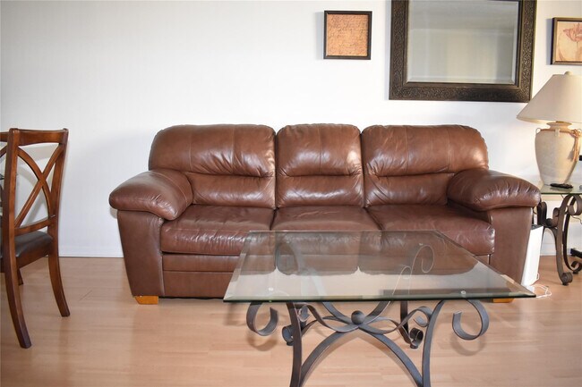 Building Photo - 1350 SE 3rd Ave