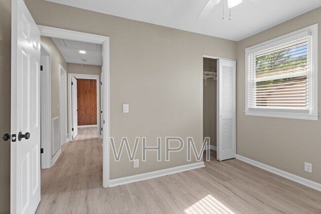 Building Photo - 258 Carriage Dr