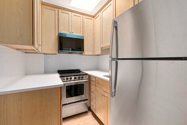 Building Photo - 648 Washington St