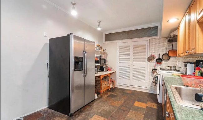 Building Photo - 413 N 33rd St