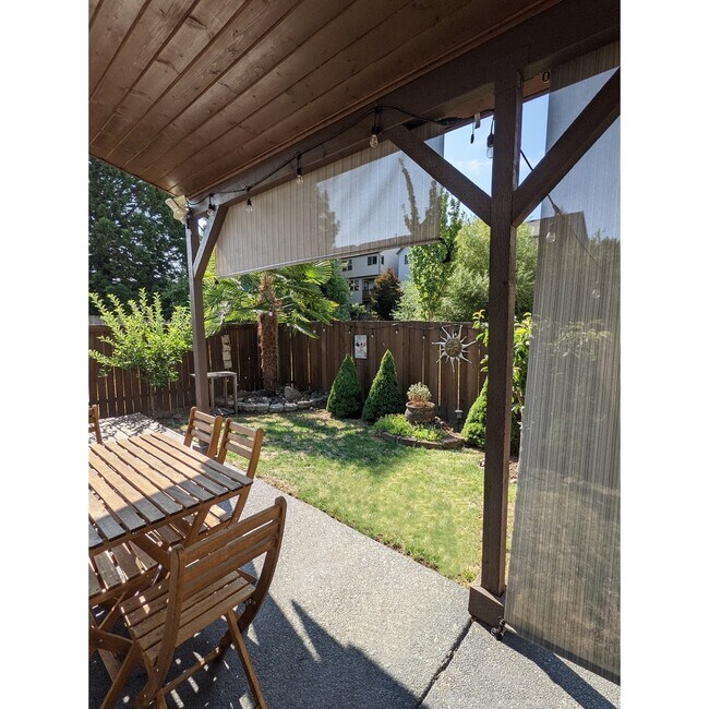 Building Photo - 730 SW 207th Pl