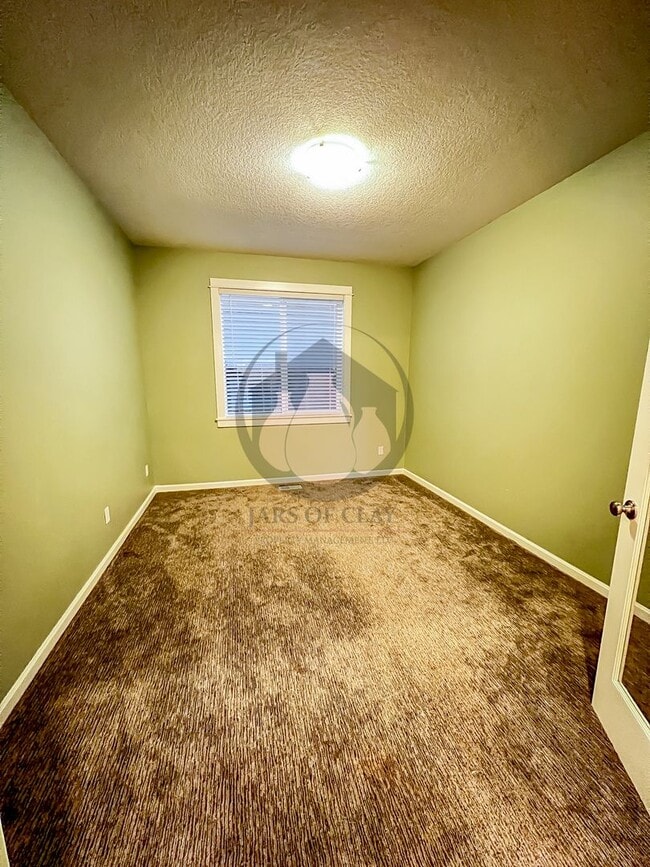 Building Photo - Luxurious Spacious Keizer Home -