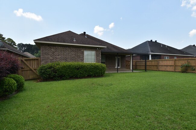 Building Photo - Updated 3 Bedroom, 2 Bath Home