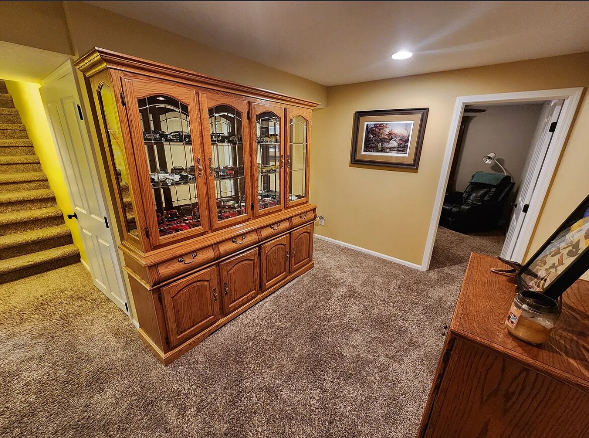 Building Photo - 210 NE 12th Street Pl